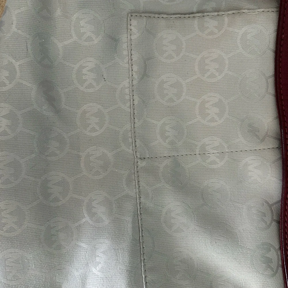 Classic Michael Kors Hamilton Leather Satchel, Size Large in Wine - Picture 7 of 11